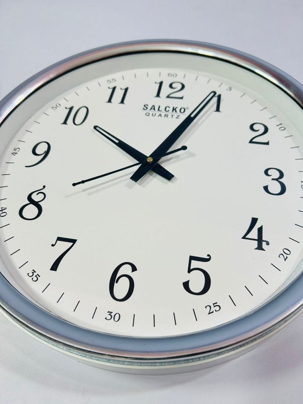 Silver Color Round Dial Simple Wall Clock