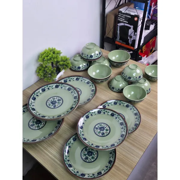Classic Green Melamine 24-Piece Dinnerware Set