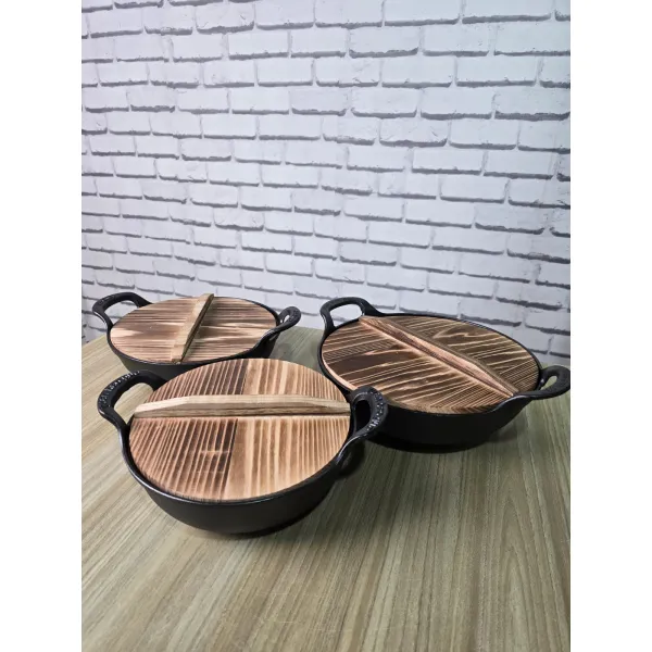 Cast Iron Pan with Wooden Lid – Heavy Cooking Pan 25cm