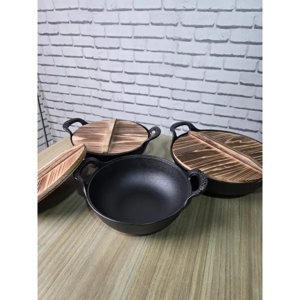 Cast Iron Pan with Wooden Lid – Heavy Cooking Pan 25cm