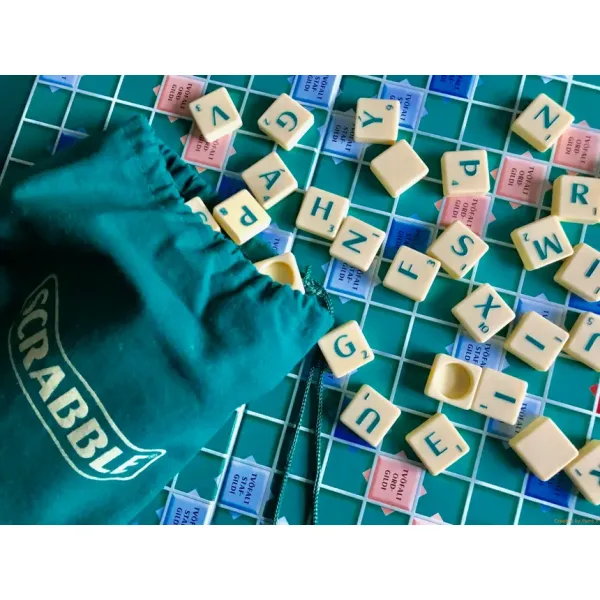 Scrabble Original Board Game – Classic Crossword Word Game for Family & Kids – Educational Fun
